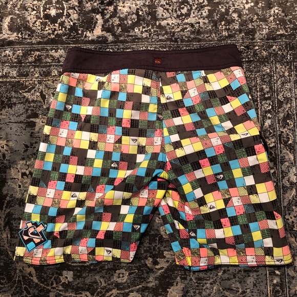 Quicksilver | Board Shorts | Size Medium - Picture 5 of 5